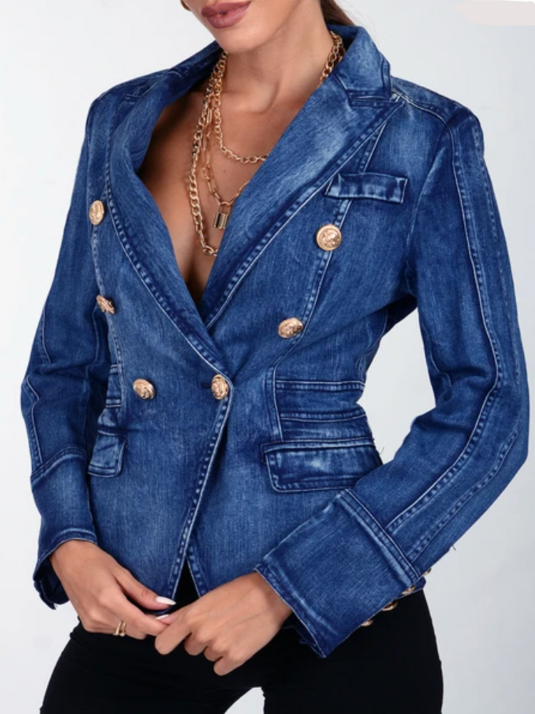 Women's Blue Double Breasted Blazer, White Crew-neck T-shirt, Blue Ripped  Skinny Jeans, White Leather Pumps | Lookastic